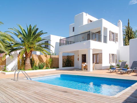Swimming pool, Property, Real estate, Resort, Azure, Villa, Arecales, Aqua, Composite material, Tile, 