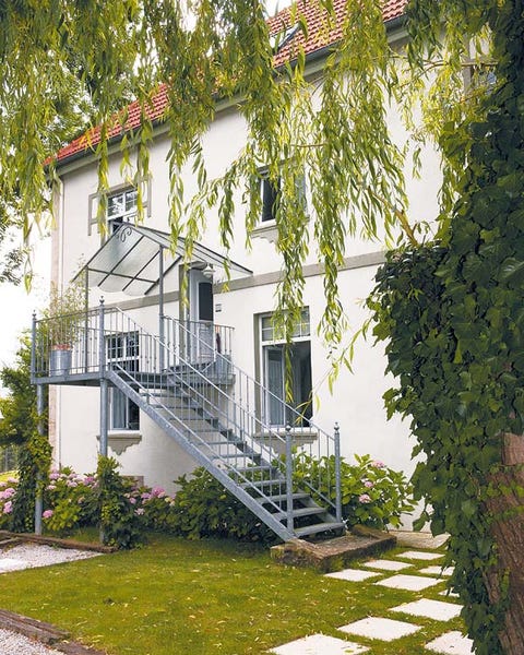 Stairs, Green, Plant, Property, House, Home, Real estate, Building, Residential area, Fixture, 