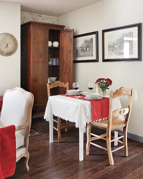 Wood, Room, Tablecloth, Floor, Interior design, Furniture, Flooring, Textile, Table, Hardwood, 