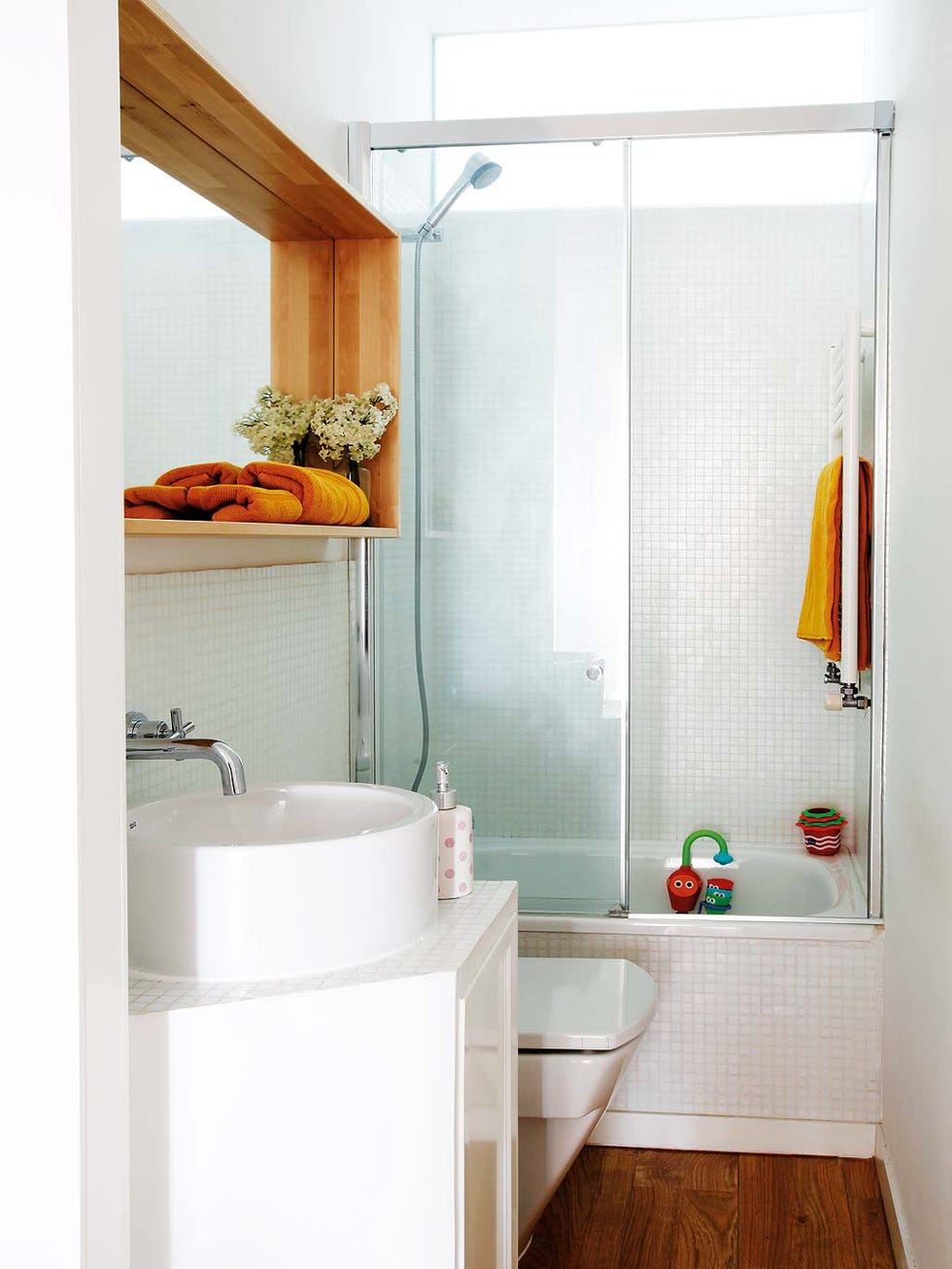 baño pequeño con bañera