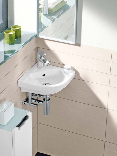 Bathroom, Sink, Bathroom sink, Tap, Room, Property, Plumbing fixture, Tile, Architecture, Wall, 