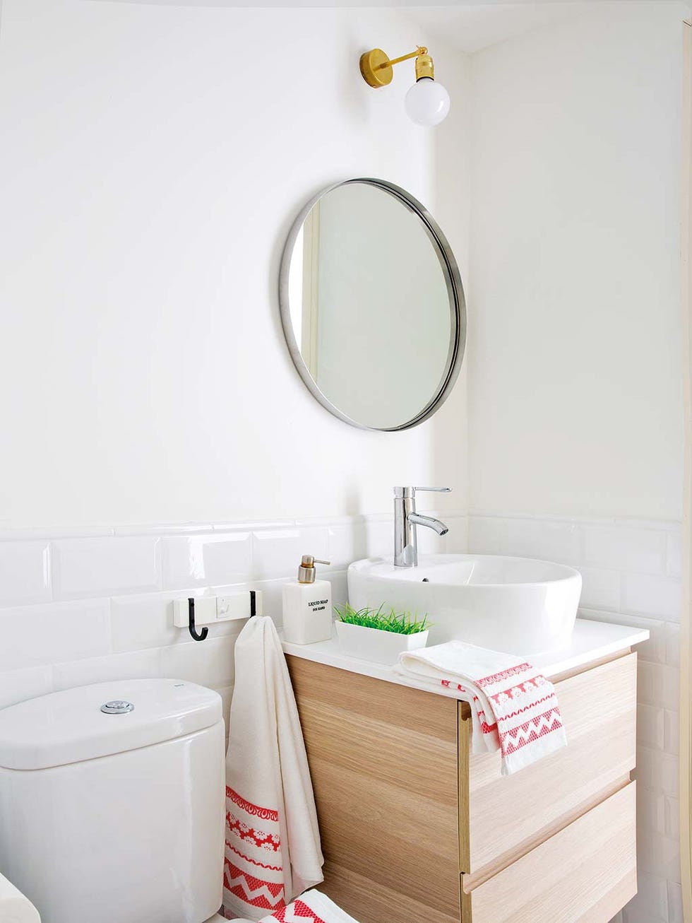 Bathroom, Room, Bathroom cabinet, Bathroom accessory, Plumbing fixture, Wall, Sink, Tap, Interior design, Material property, 