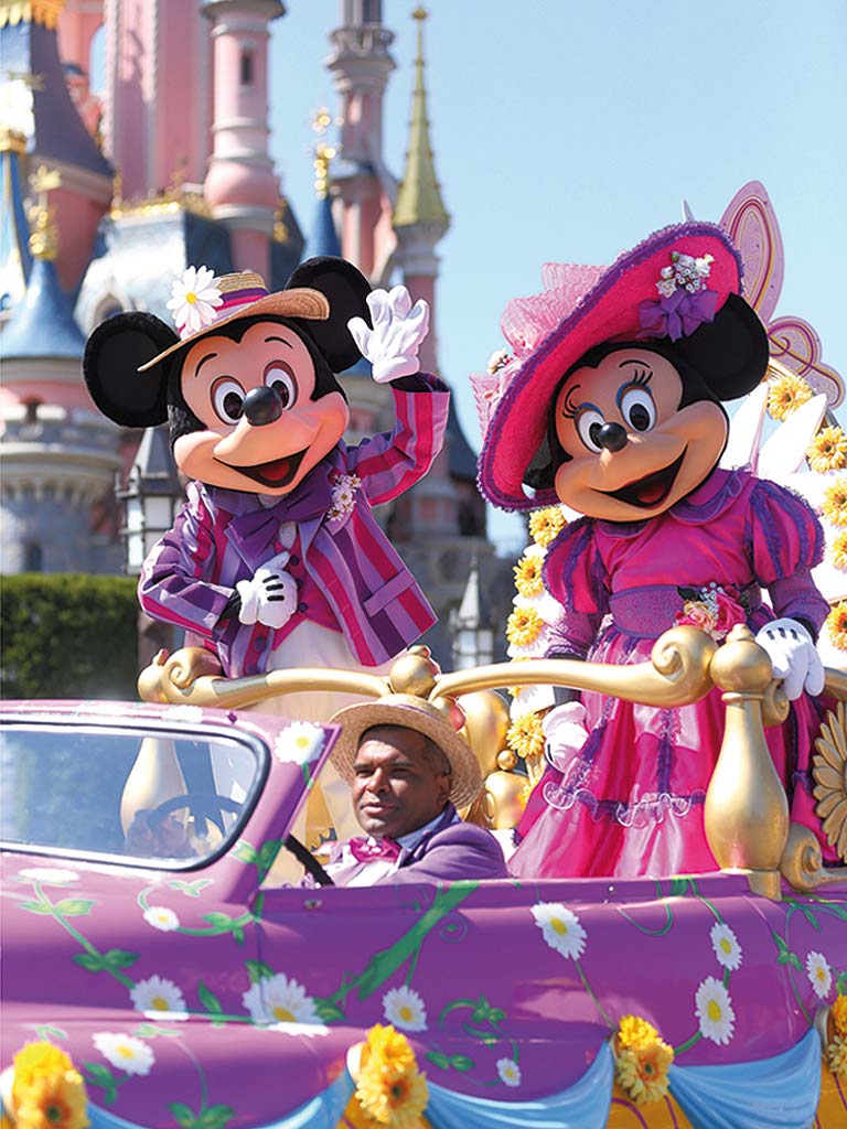 Animated cartoon, Cartoon, Walt disney world, Amusement park, Fun, Recreation, Animation, Park, Illustration, Nonbuilding structure, 