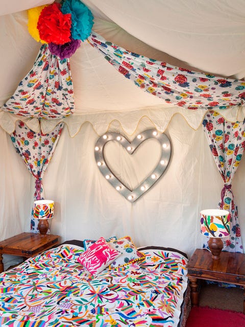 Blue, Room, Textile, Interior design, Linens, Pattern, Bed sheet, Bed, Bedding, Decoration, 