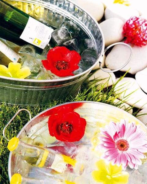 Yellow, Petal, Flower, Flowering plant, Cut flowers, Holiday, Flower Arranging, Rose family, Floral design, Floristry, 