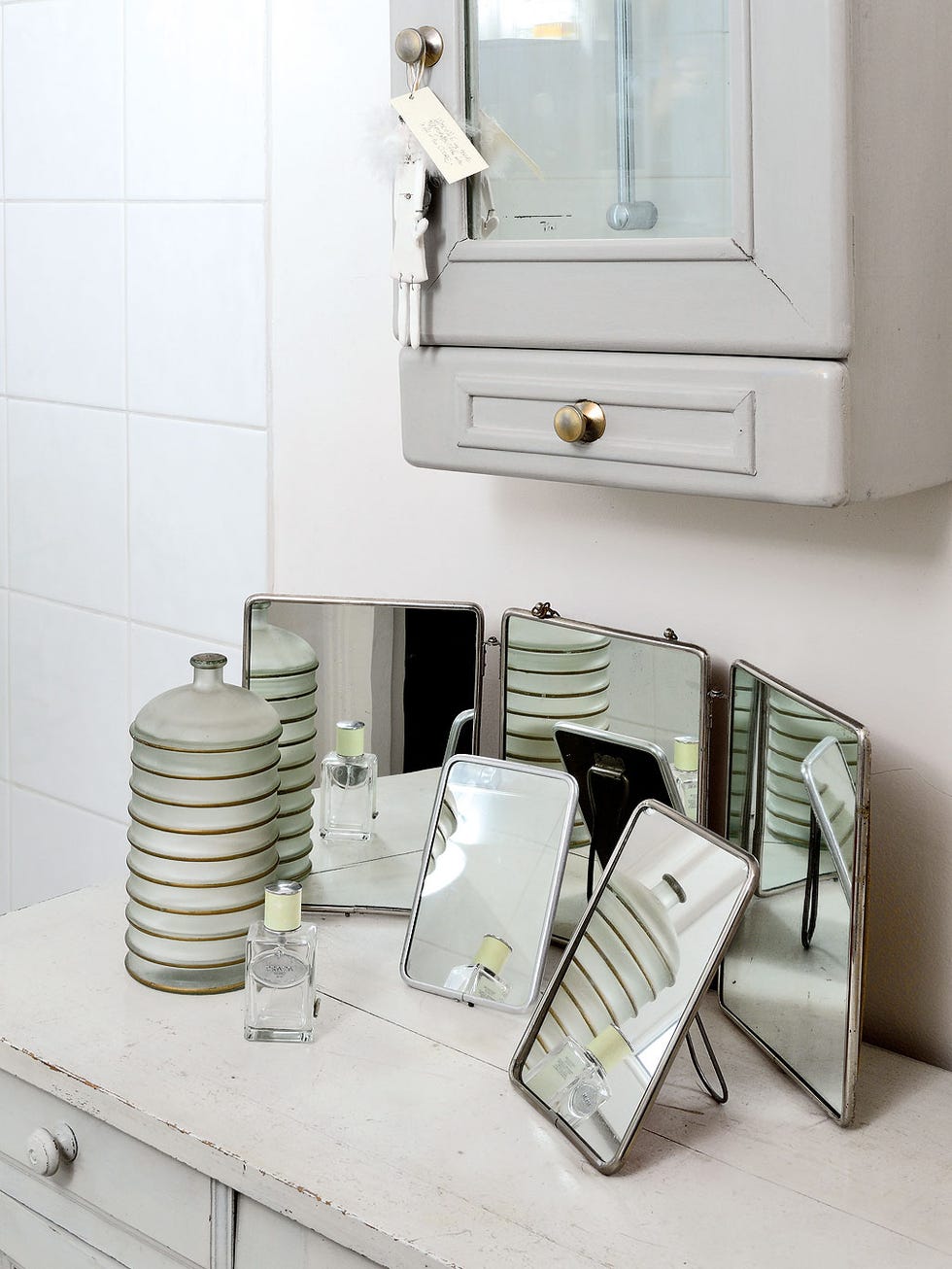 White, Furniture, Room, Desk, Bathroom, Interior design, Table, Floor, Office, Shelf, 
