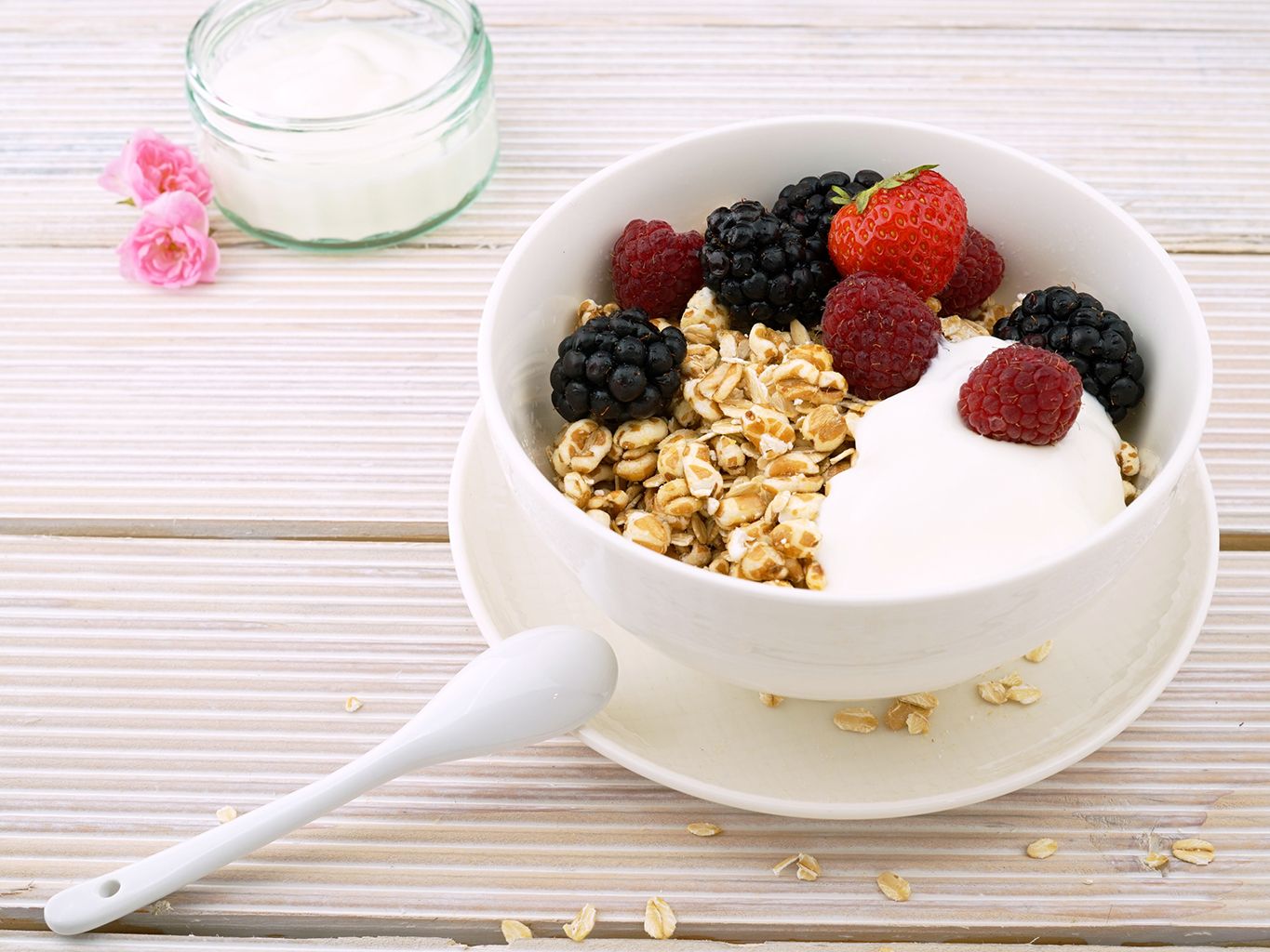 Dish, Food, Cuisine, Breakfast cereal, Meal, Breakfast, Granola, Ingredient, Vegetarian food, Muesli, 
