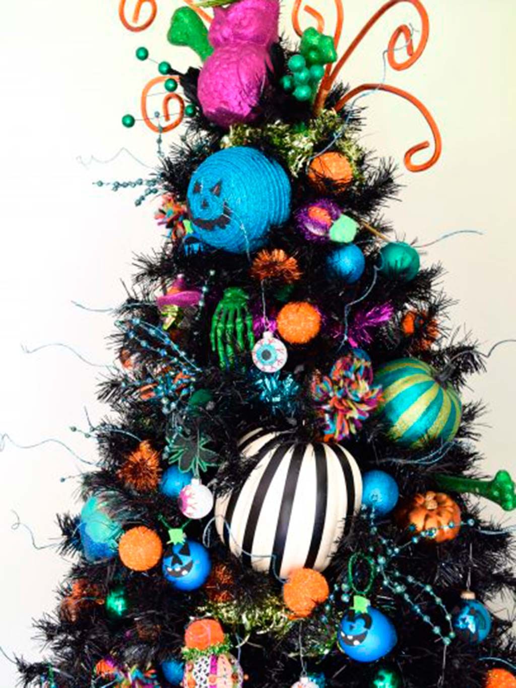 Christmas tree, Christmas ornament, Christmas decoration, Tree, Holiday ornament, Interior design, Christmas, Plant, Ornament, Pine family, 