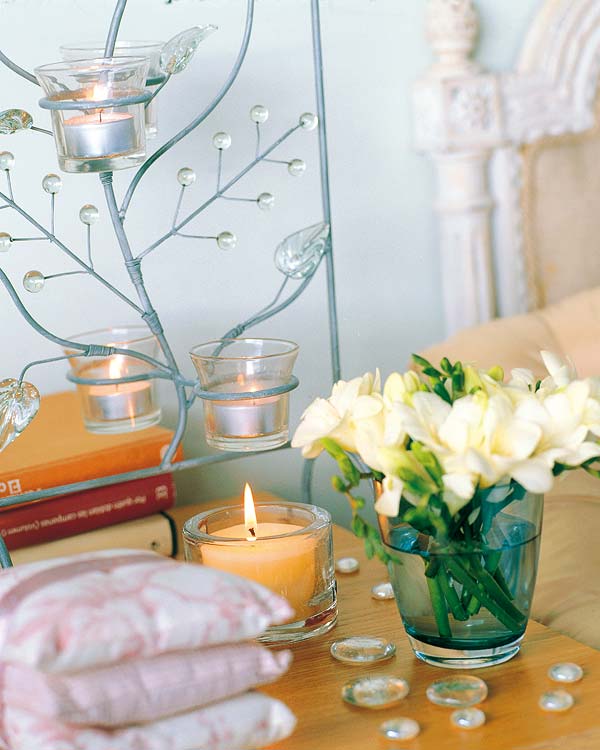 candelabro con velas aromáticas
