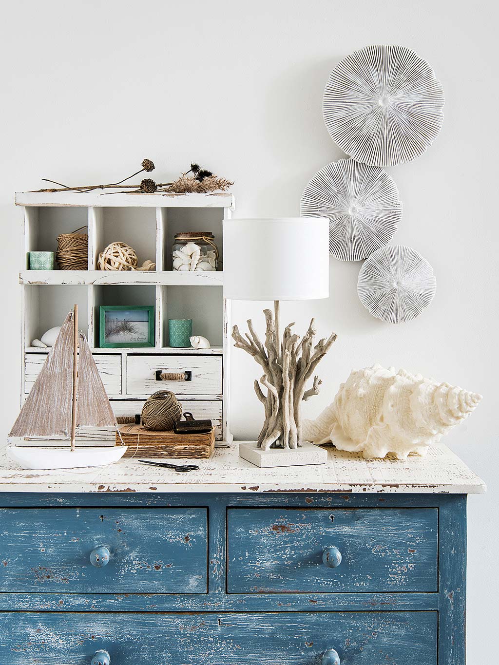 White, Furniture, Shelf, Room, Table, Wall, Interior design, Sideboard, Chest of drawers, Material property, 