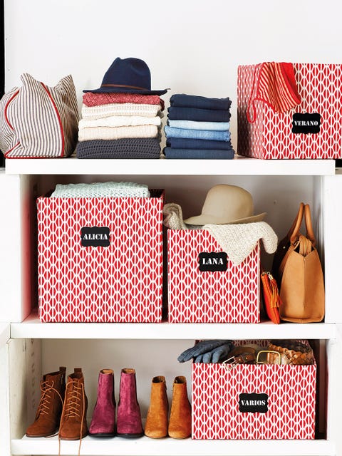 Bag, Room, Shelf, Furniture, Handbag, Fashion accessory, Polka dot, Pattern, 