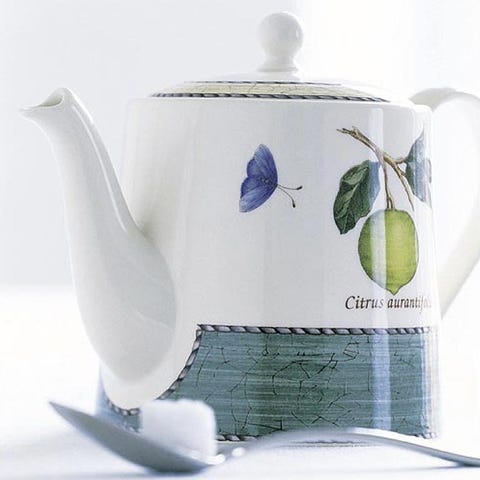 Serveware, Dishware, Porcelain, Ceramic, Still life photography, Pottery, earthenware, Artifact, Lid, Natural material, 