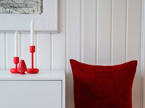 Room, Interior design, Red, Wall, Interior design, Grey, Home accessories, Throw pillow, Rectangle, Pillow, 