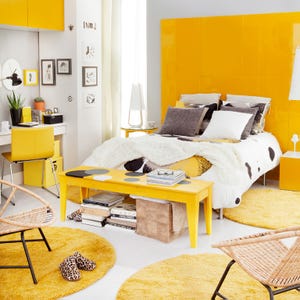 Dormitorio decorado en amarillo