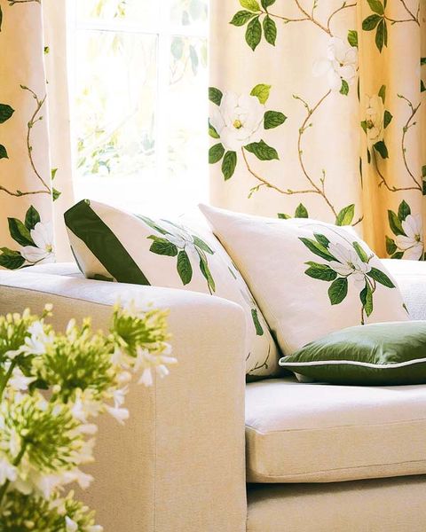 Room, Living room, Wallpaper, Wall, Interior design, Furniture, Slipcover, Textile, Plant, Cushion, 