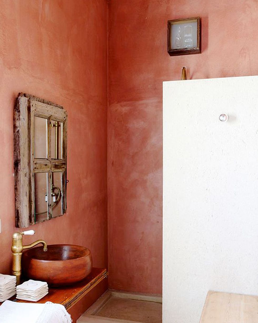 baño rústico paredes naranja