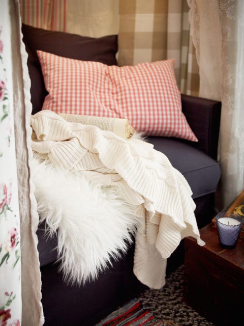 Interior design, Room, Textile, Linens, Interior design, Home, Bedding, Cushion, Pillow, Home accessories, 