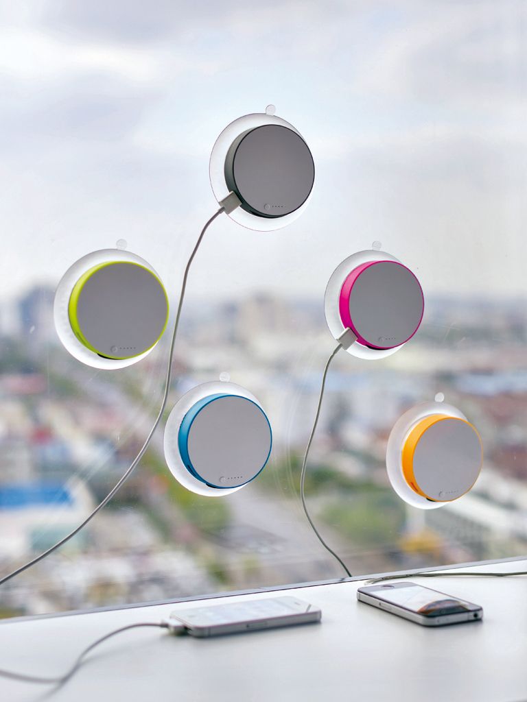 Colorfulness, Circle, Electronics, Still life photography, Wire, Silver, Optical instrument, Aluminium, Cylinder, Science, 