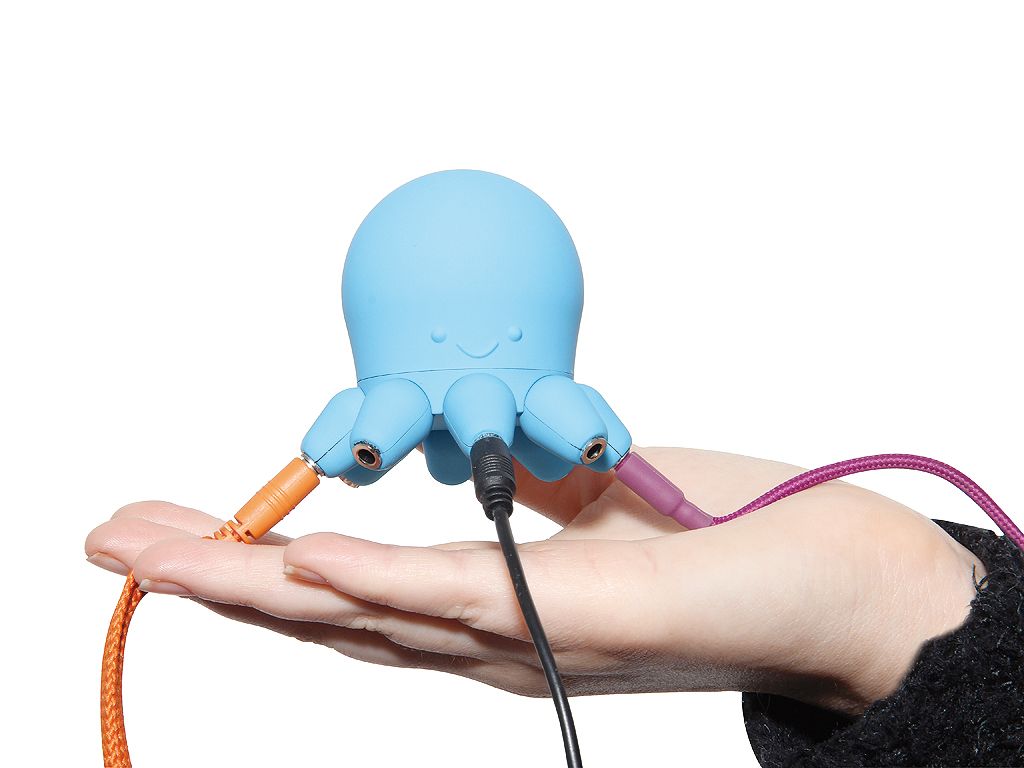 Joint, Azure, Electric blue, Aqua, Teal, Wire, Arthropod, Science, Invertebrate, Cable, 