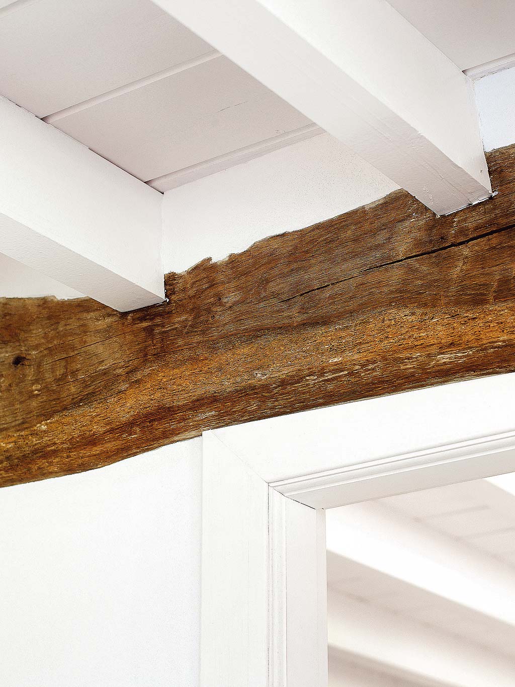 Wall, Ceiling, Property, Room, Wood, Architecture, Interior design, Line, Beam, Floor, 