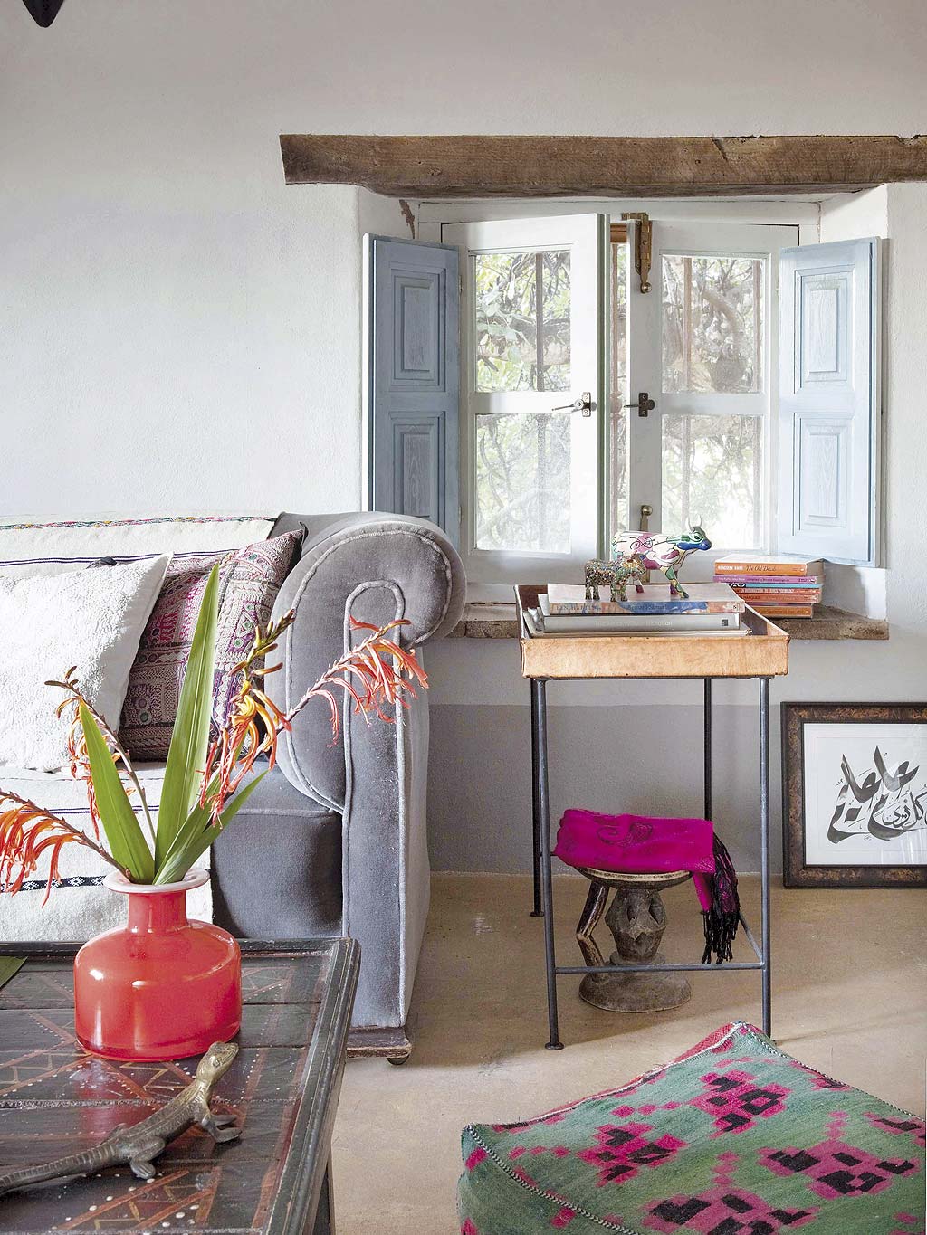 Room, Pink, Furniture, Interior design, Property, Home, House, Table, Living room, Building, 