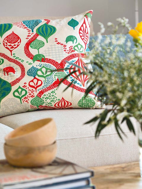 Green, Serveware, Textile, Coffee cup, Dishware, Drinkware, Cushion, Throw pillow, Cup, Home accessories, 
