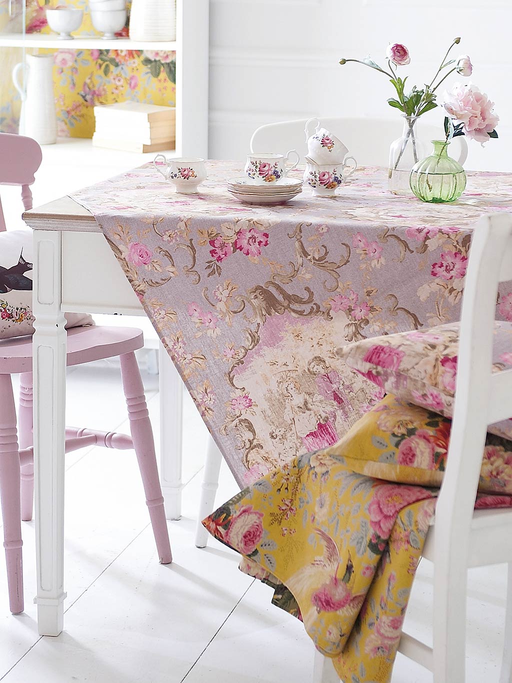 mantel en lino puro con estampado de flores en color rosa
