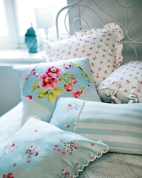 Room, Textile, Pink, Interior design, Cushion, Throw pillow, Turquoise, Pattern, Petal, Teal, 