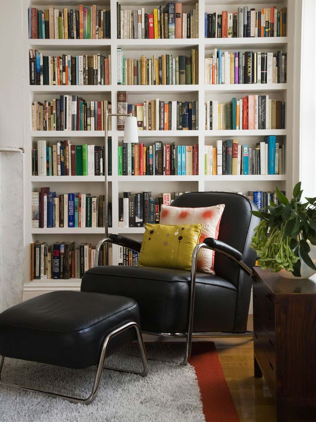 Furniture, Shelving, Shelf, Bookcase, Living room, Room, Couch, Interior design, Building, Floor, 