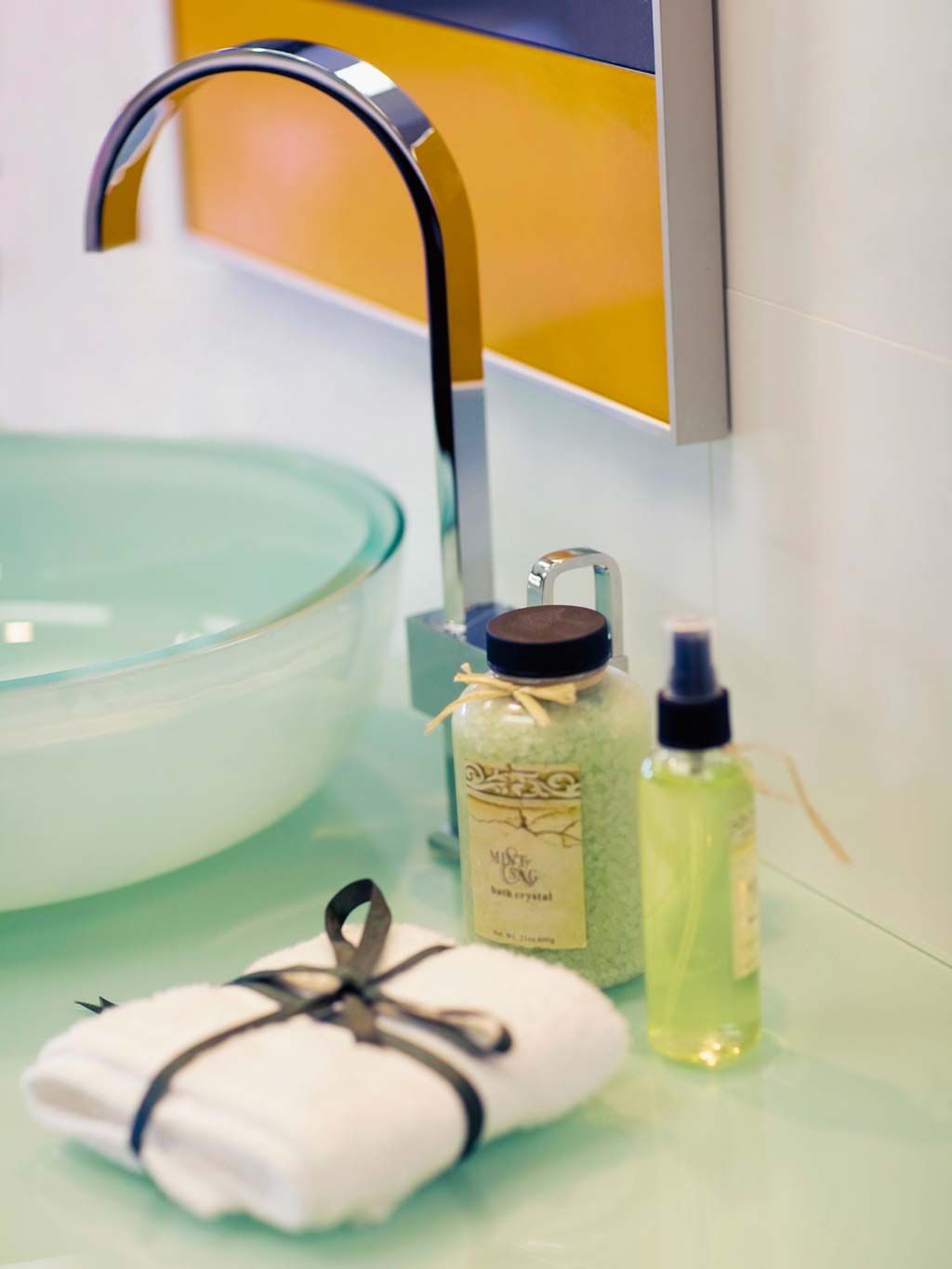 Product, Bathroom, Tap, Soap dish, Sink, Bathroom accessory, 