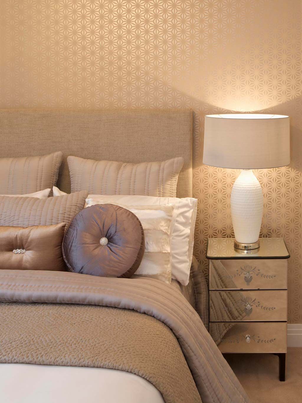 Bedroom, Furniture, Room, Bed, Interior design, Property, Wall, Nightstand, Suite, Bedding, 