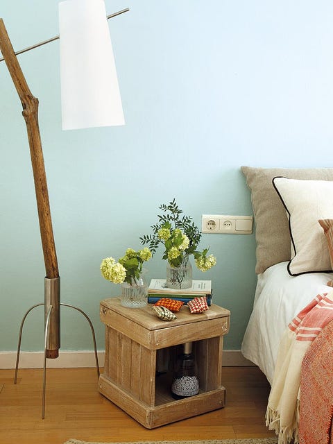 Room, Wood, Interior design, Wall, Furniture, Linens, Interior design, Lamp, Bedding, Grey, 
