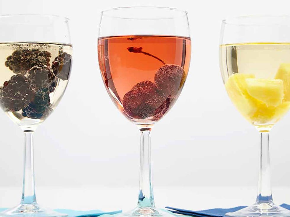 Stemware, Drinkware, Glass, Barware, Drink, Alcoholic beverage, Wine glass, Tableware, Fluid, Champagne stemware, 