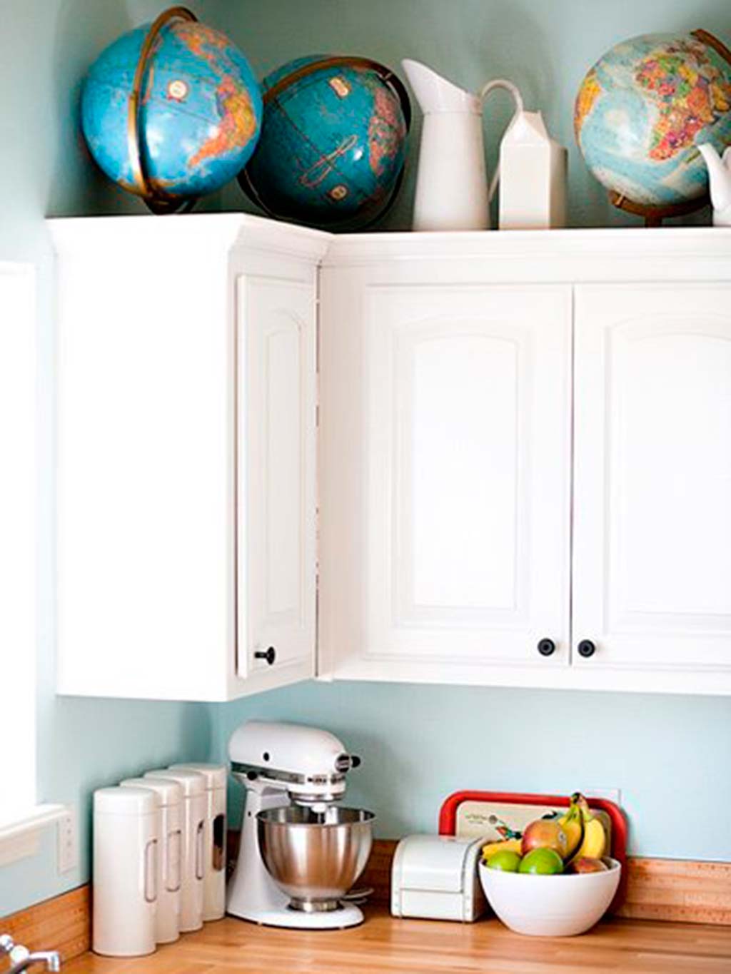 Blue, Small appliance, Teal, Turquoise, Easter egg, Kitchen appliance, Dishware, Aqua, Major appliance, Home appliance, 