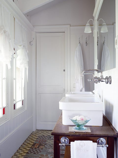 Room, Floor, Property, Interior design, White, Wall, Ceiling, Flooring, Fixture, Molding, 