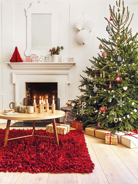 Christmas tree, Christmas decoration, White, Christmas, Red, Room, Tree, Christmas ornament, Living room, Branch, 