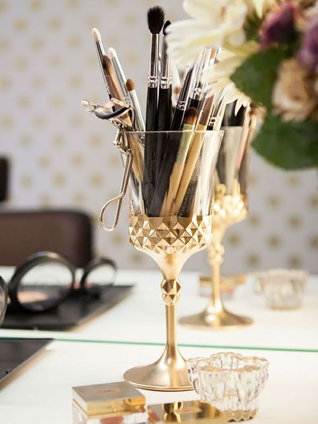 Champagne stemware, Stemware, Centrepiece, Glass, Champagne, Room, Table, Wine glass, Tableware, Flower, 