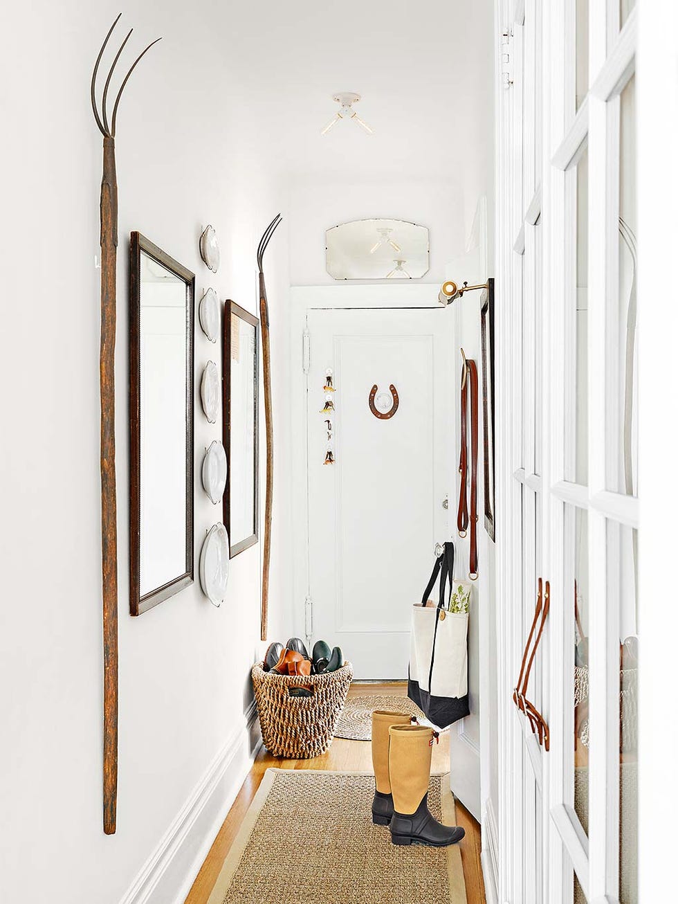 Room, Wall, Interior design, Door, House, Paint, Home door, Handle, Plaster, Door handle, 