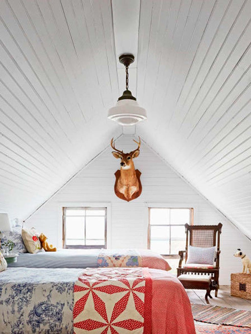 Room, Interior design, Textile, Bed, Ceiling fixture, Ceiling, Wall, Linens, Light fixture, Furniture, 