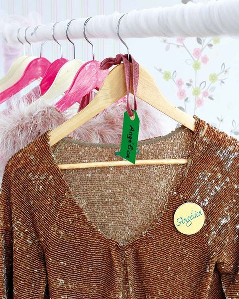 Brown, Textile, Pink, Bag, Shoulder bag, Magenta, Fashion design, Label, Shopping bag, Natural material, 