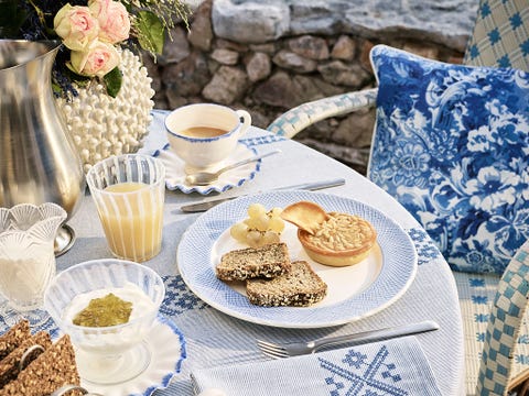 Serveware, Dishware, Cuisine, Coffee cup, Cup, Finger food, Food, Drinkware, Porcelain, Tableware, 