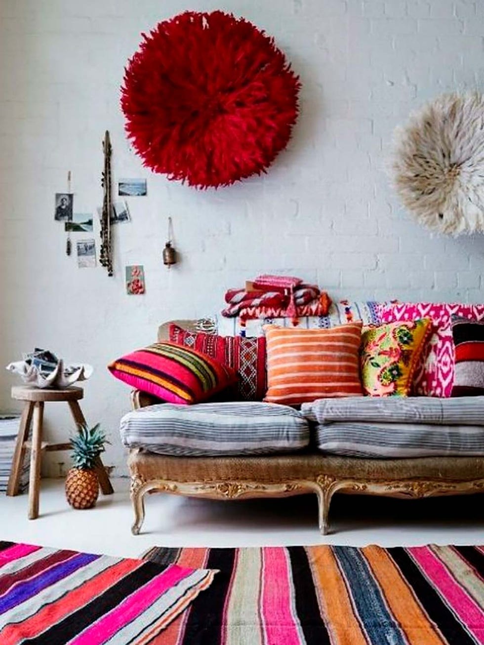 Pom-pom, Pink, Furniture, Red, Room, Living room, Cheerleading, Magenta, Table, Interior design, 