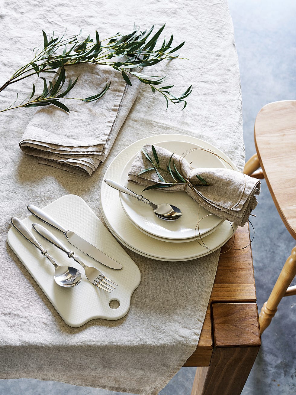 Napkin, Placemat, Table, Tableware, Wood, Textile, Linens, Plate, Dishware, Tablecloth, 