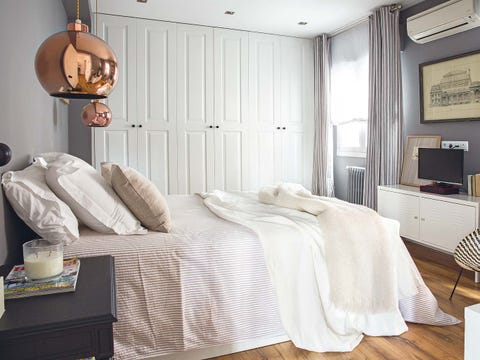 Wood, Lighting, Room, Interior design, Floor, Textile, Flooring, Furniture, Wall, Interior design, 