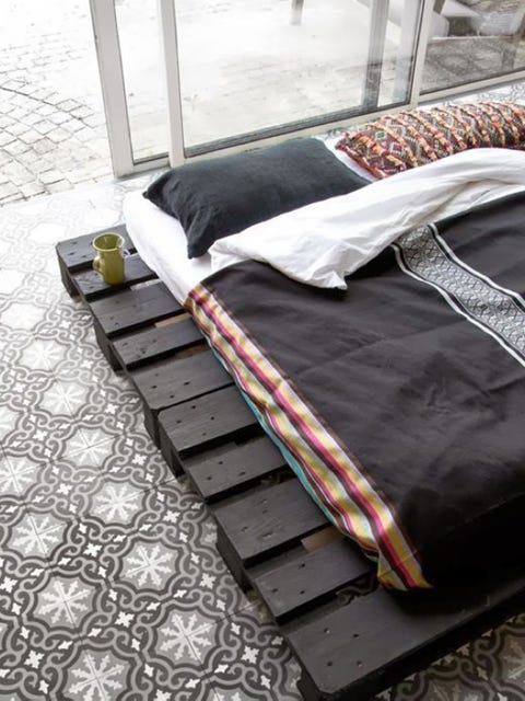 Textile, Linens, Bedding, Bed sheet, Grey, Bed, Bedroom, Home accessories, Daylighting, Blanket, 