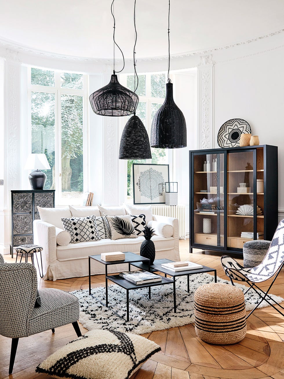 Living room, Furniture, Room, Interior design, Table, Coffee table, Floor, Home, Wall, Black-and-white, 