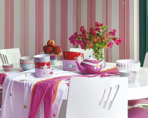 Decoration, Tablecloth, Pink, Textile, Table, Magenta, Room, Purple, Violet, Interior design, 