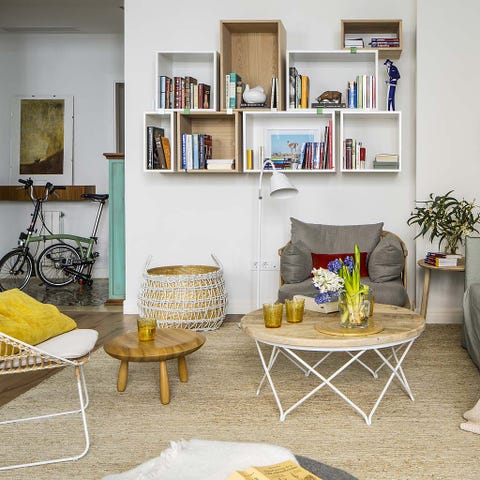 Room, Interior design, Shelf, Shelving, Furniture, Wall, Bicycle wheel, Flowerpot, Home, Interior design, 