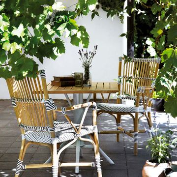 Wood, Furniture, Hardwood, Leaf, Chair, Outdoor furniture, Flowerpot, Outdoor table, Home, Patio, 