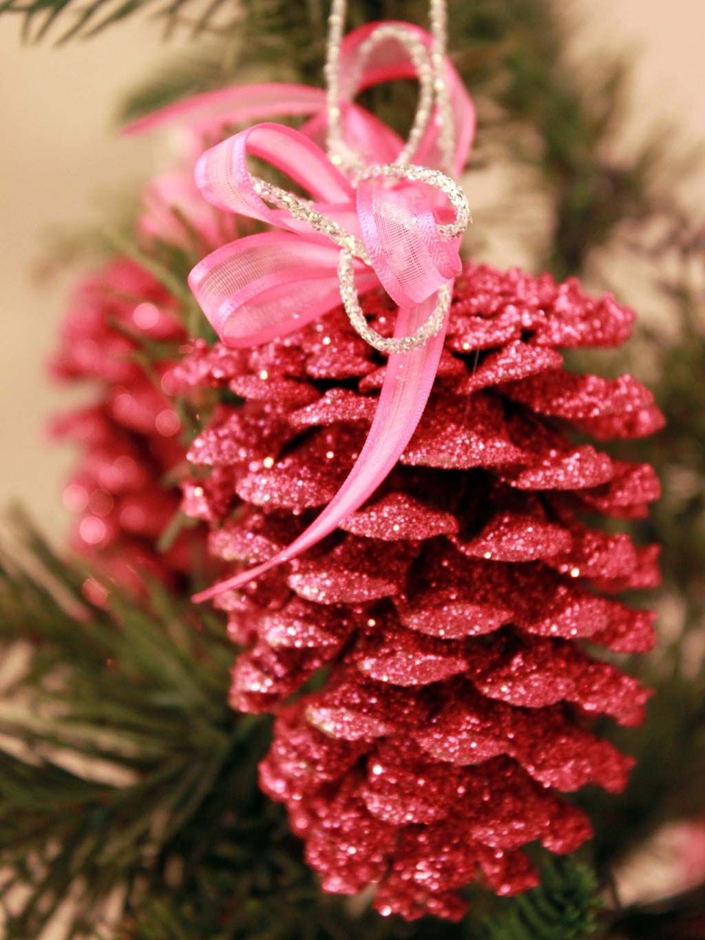 Divertidas ideas para decorar de rosa tu casa en Navidad
